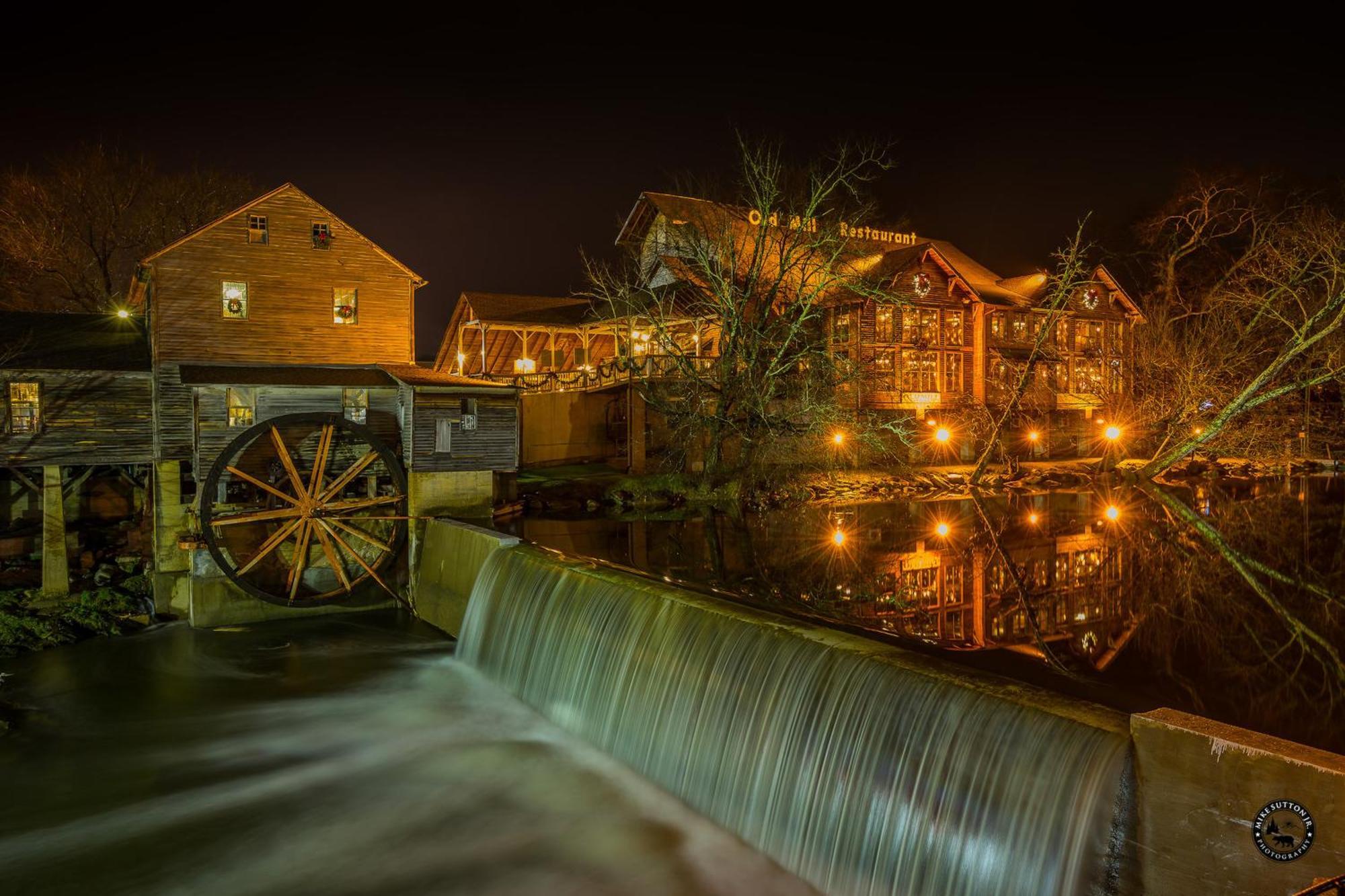 Epic Mountain Views, Hot Tub, Game Room, Sleeps 10 Sevierville Buitenkant foto