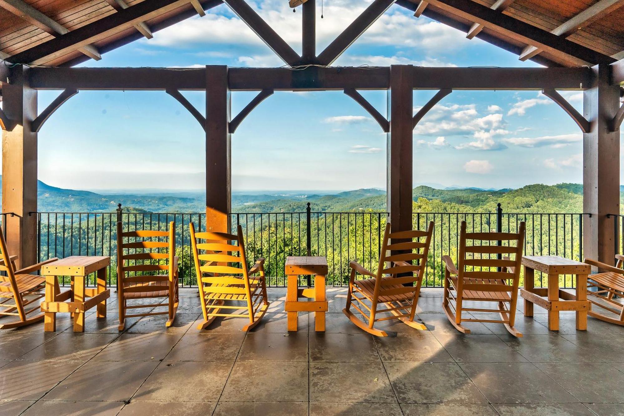 Epic Mountain Views, Hot Tub, Game Room, Sleeps 10 Sevierville Buitenkant foto