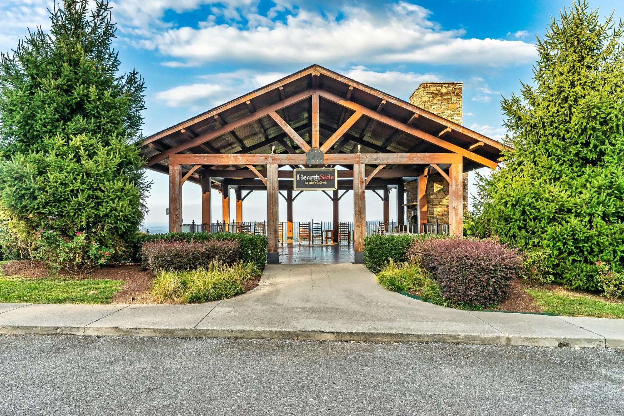 Epic Mountain Views, Hot Tub, Game Room, Sleeps 10 Sevierville Buitenkant foto